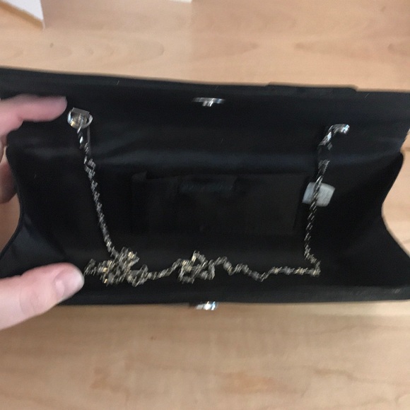 SALE 2 for $20๐ฅ Bljoux sterner Clutch with chain - Picture 5 of 6